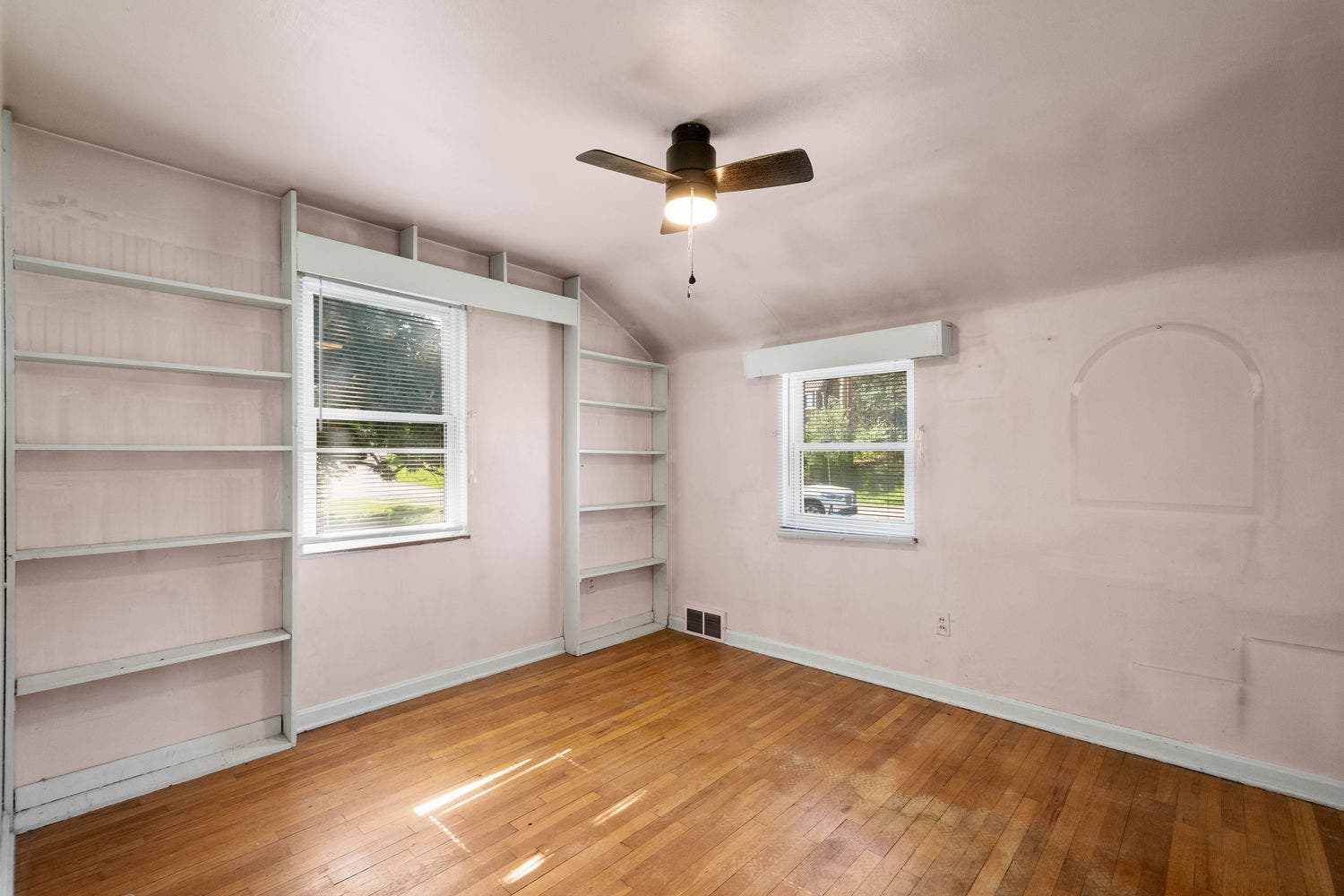 225 Cambridge Road, Bethel Park, PA 15102