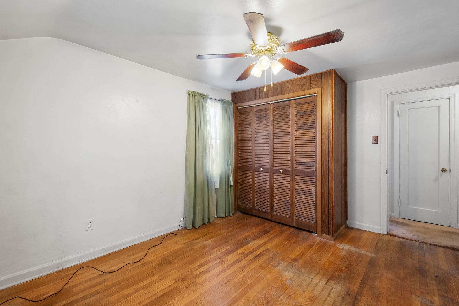 225 Cambridge Road, Bethel Park, PA 15102