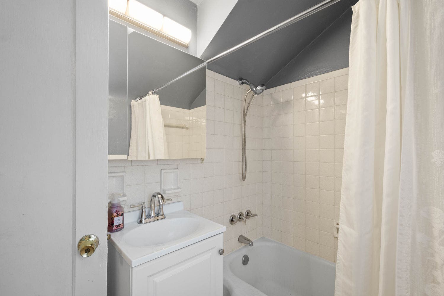 225 Cambridge Road, Bethel Park, PA 15102