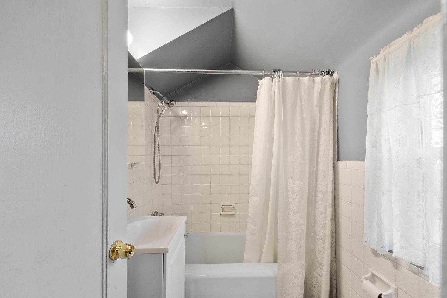 225 Cambridge Road, Bethel Park, PA 15102