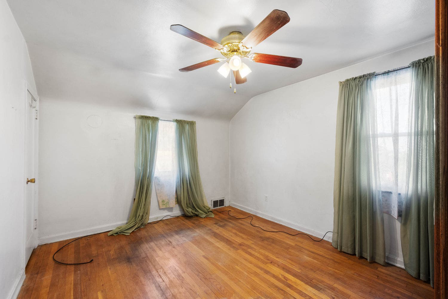 225 Cambridge Road, Bethel Park, PA 15102