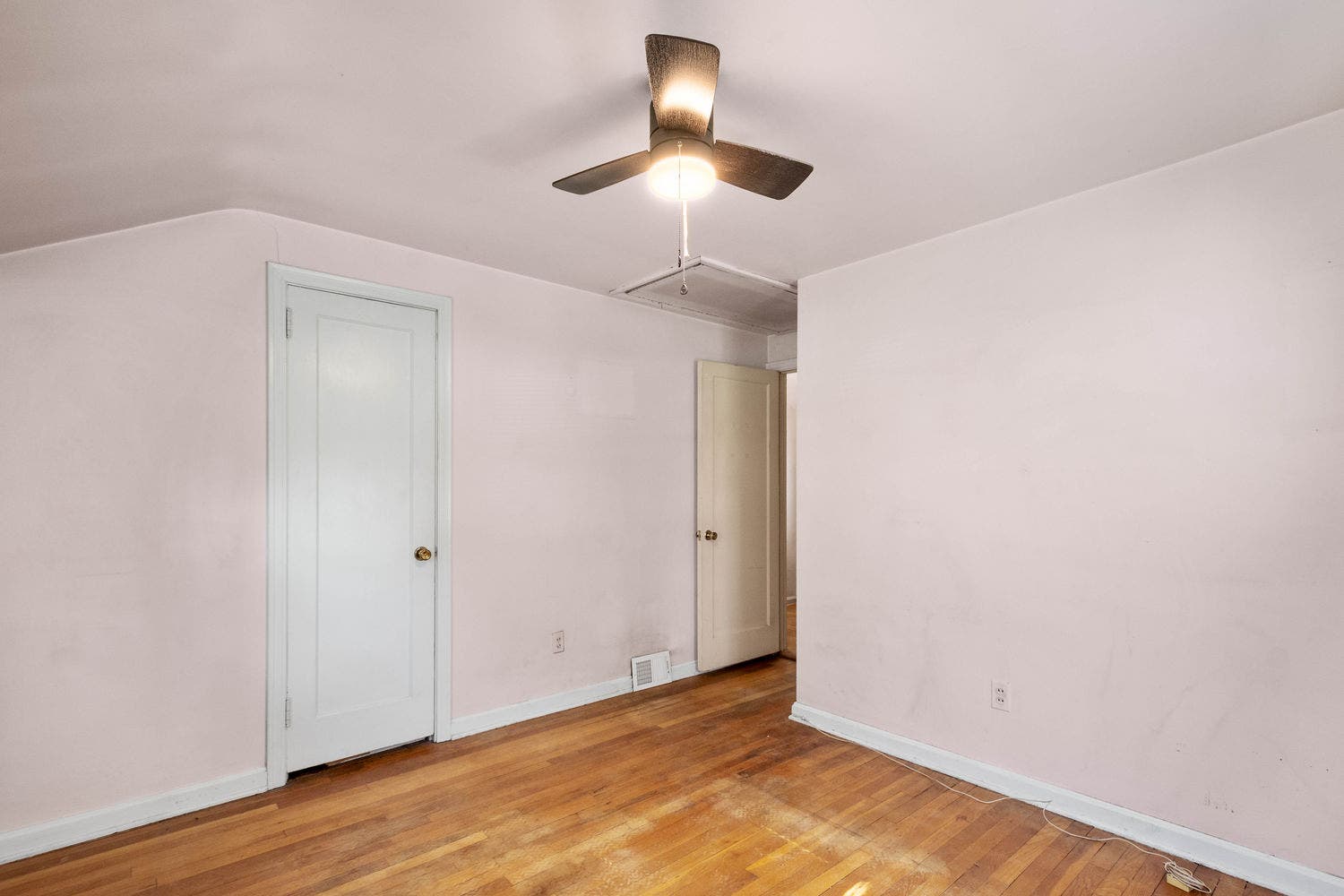 225 Cambridge Road, Bethel Park, PA 15102