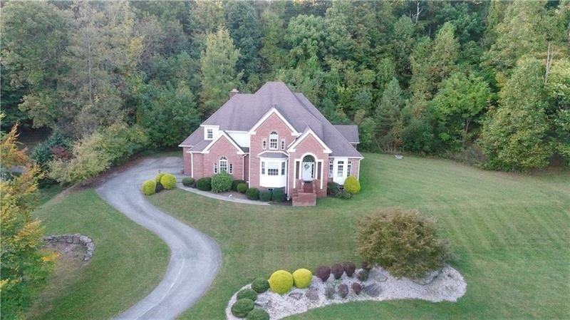 127 Woodhaven Dr, Jeannette, PA 15644