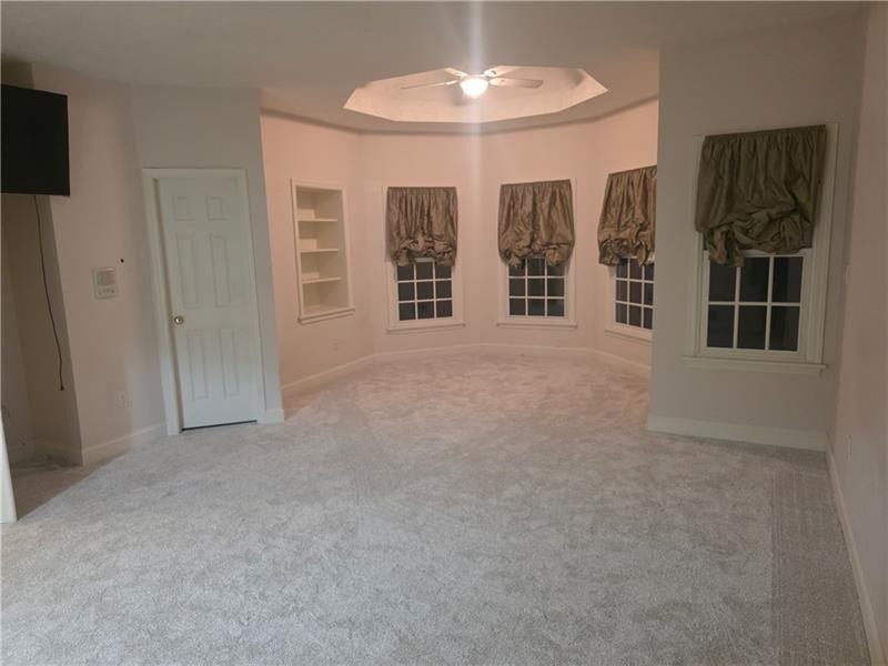 127 Woodhaven Dr, Jeannette, PA 15644