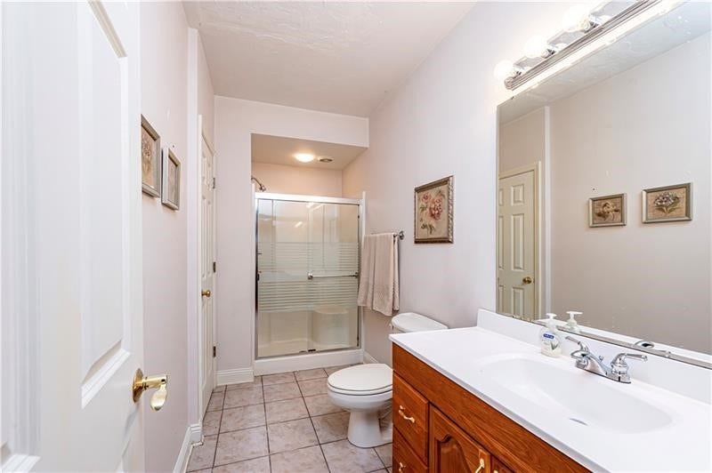 127 Woodhaven Dr, Jeannette, PA 15644