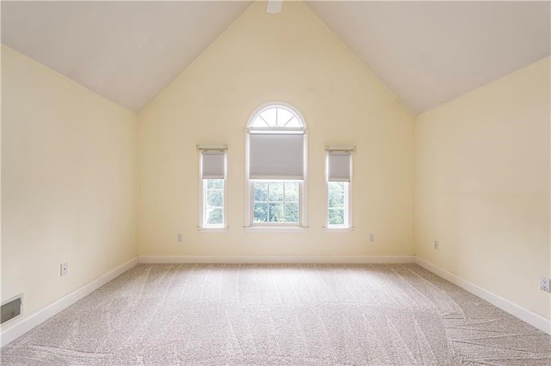 127 Woodhaven Dr, Jeannette, PA 15644