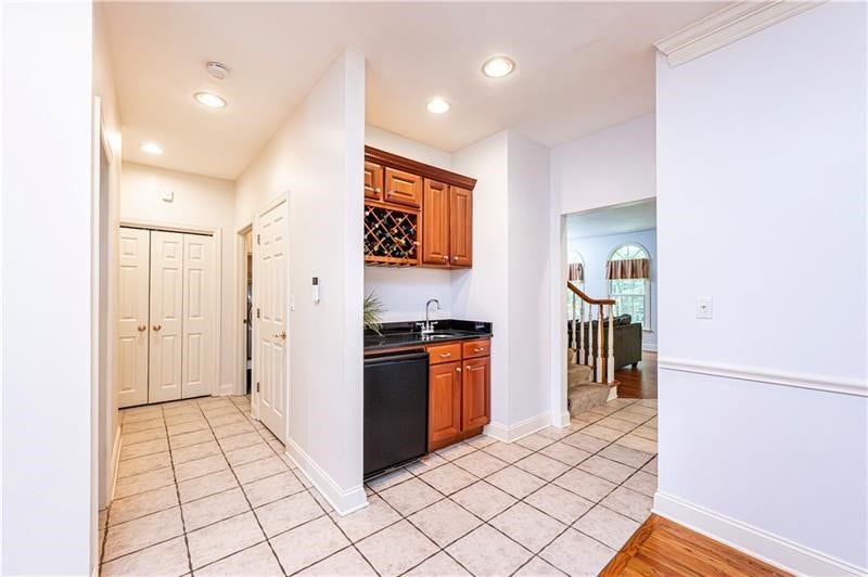 127 Woodhaven Dr, Jeannette, PA 15644