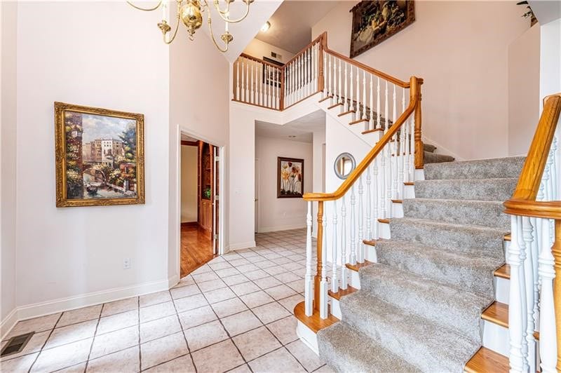 127 Woodhaven Dr, Jeannette, PA 15644