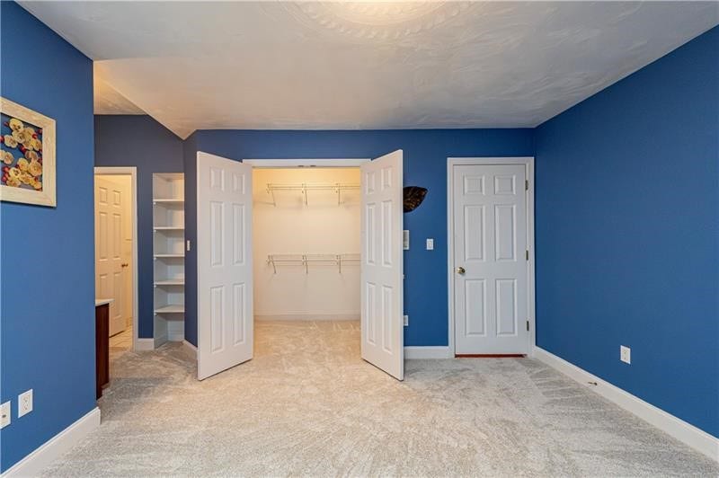 127 Woodhaven Dr, Jeannette, PA 15644