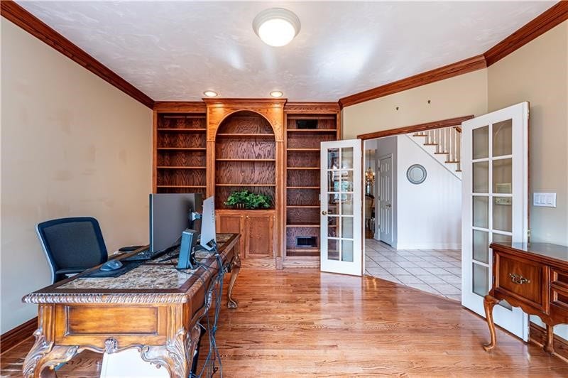 127 Woodhaven Dr, Jeannette, PA 15644