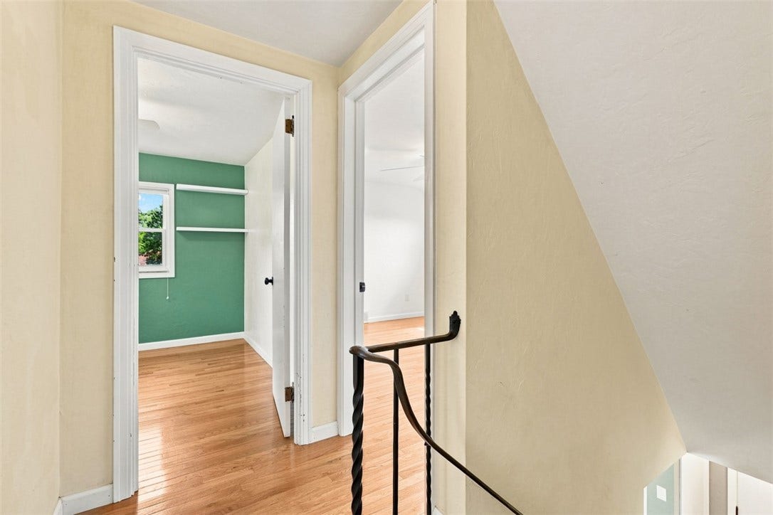 201 Broughton Rd, Bethel Park, PA 15102