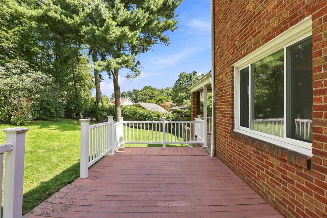 201 Broughton Rd, Bethel Park, PA 15102