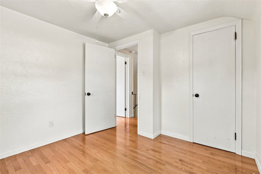 201 Broughton Rd, Bethel Park, PA 15102