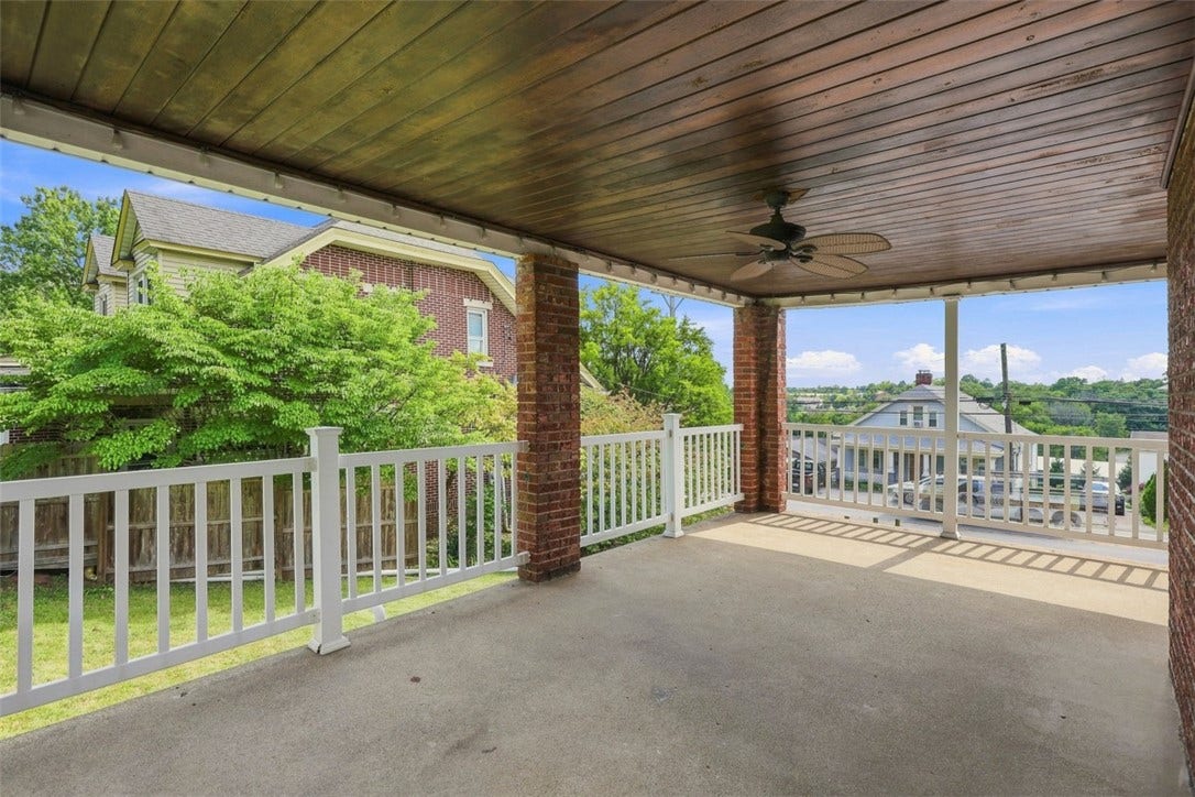 201 Broughton Rd, Bethel Park, PA 15102