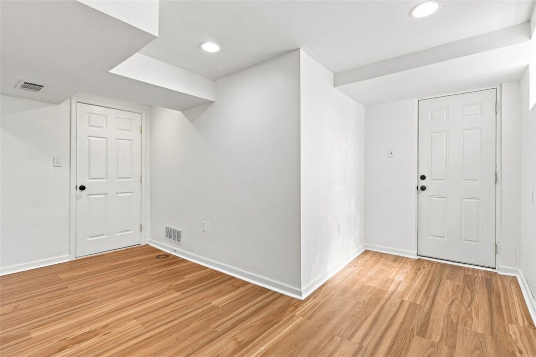 201 Broughton Rd, Bethel Park, PA 15102
