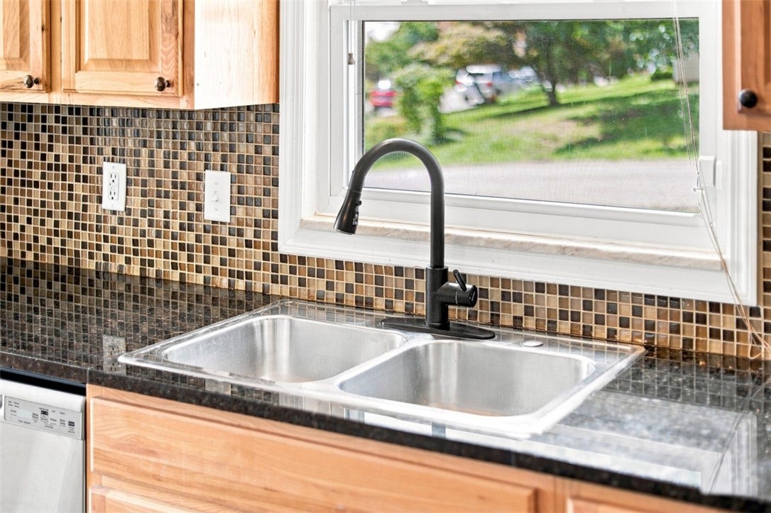 201 Broughton Rd, Bethel Park, PA 15102