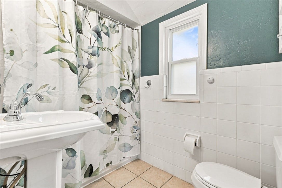 201 Broughton Rd, Bethel Park, PA 15102