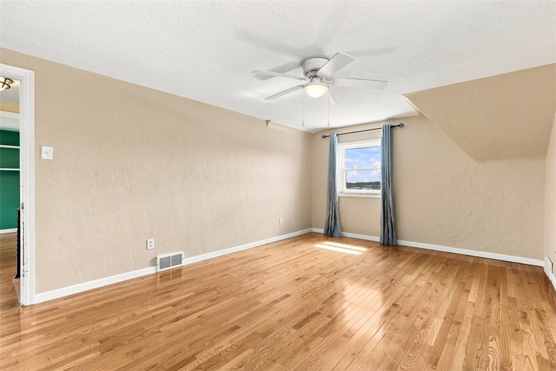 201 Broughton Rd, Bethel Park, PA 15102