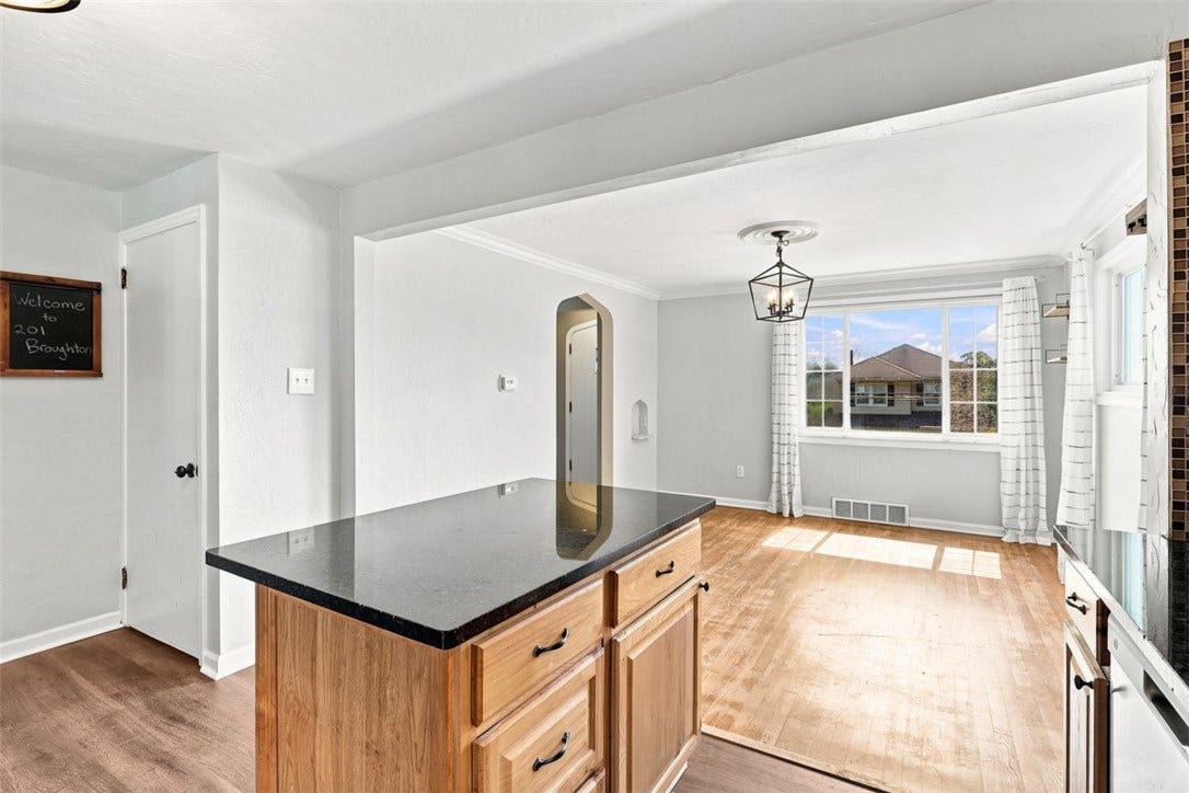 201 Broughton Rd, Bethel Park, PA 15102