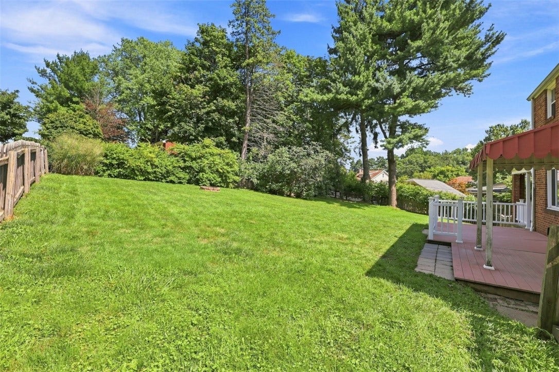 201 Broughton Rd, Bethel Park, PA 15102