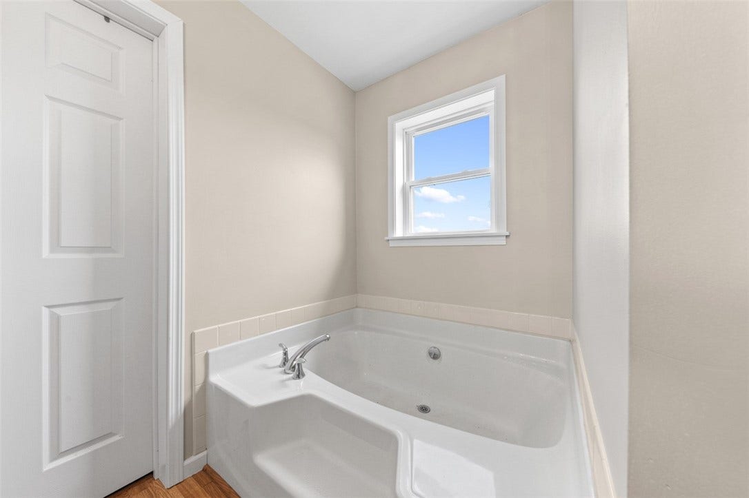 309 Chestnut St, Jeannette, PA 15644
