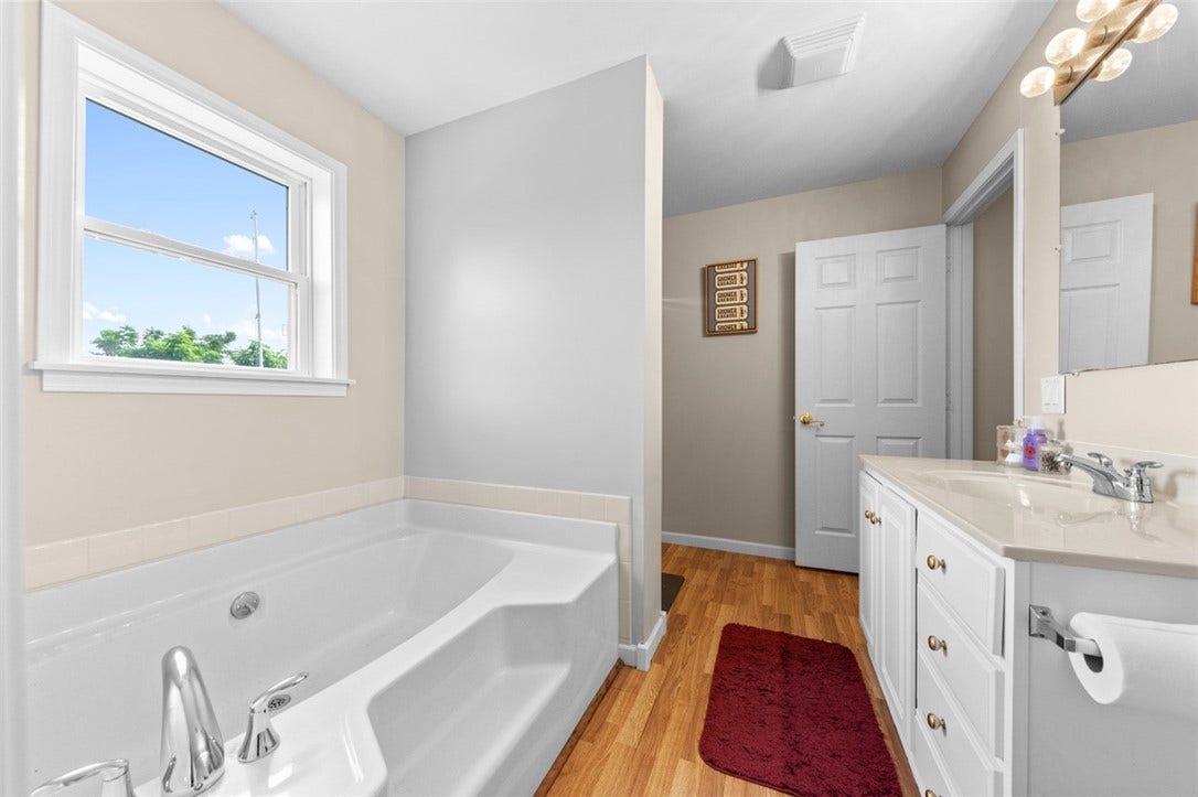309 Chestnut St, Jeannette, PA 15644