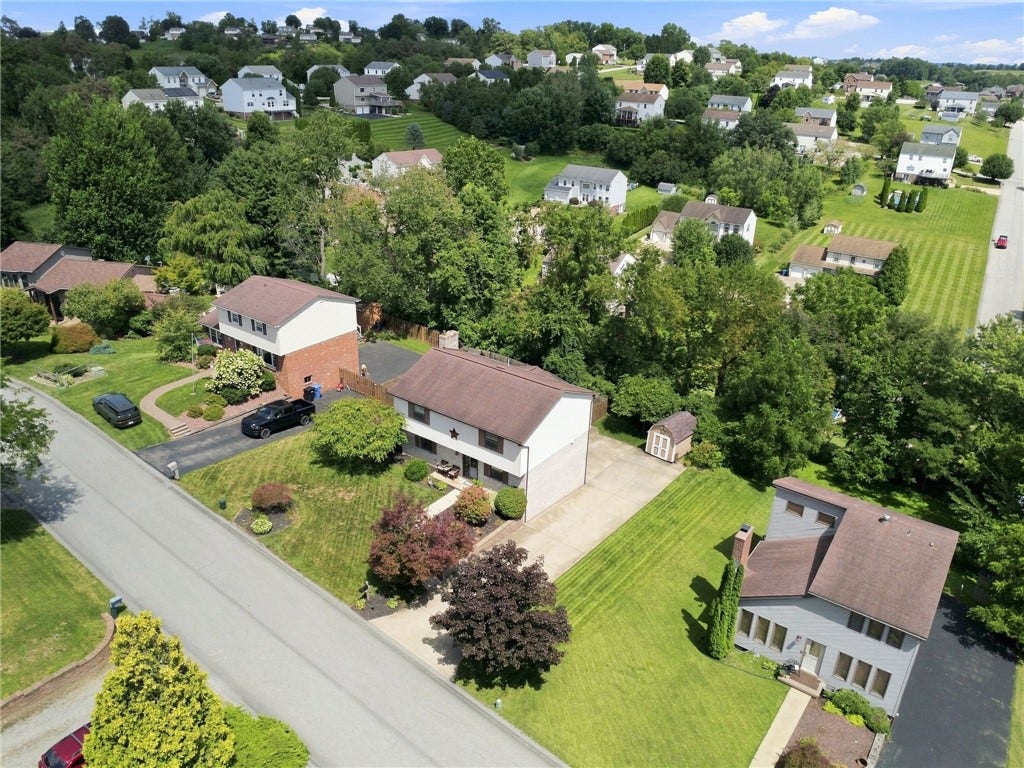 10322 Roseway Blvd, North Huntingdon, PA 15642