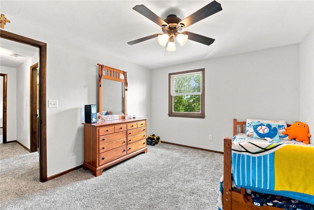 10322 Roseway Blvd, North Huntingdon, PA 15642