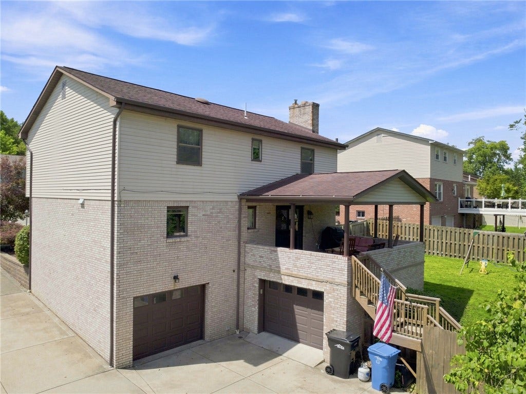 10322 Roseway Blvd, North Huntingdon, PA 15642