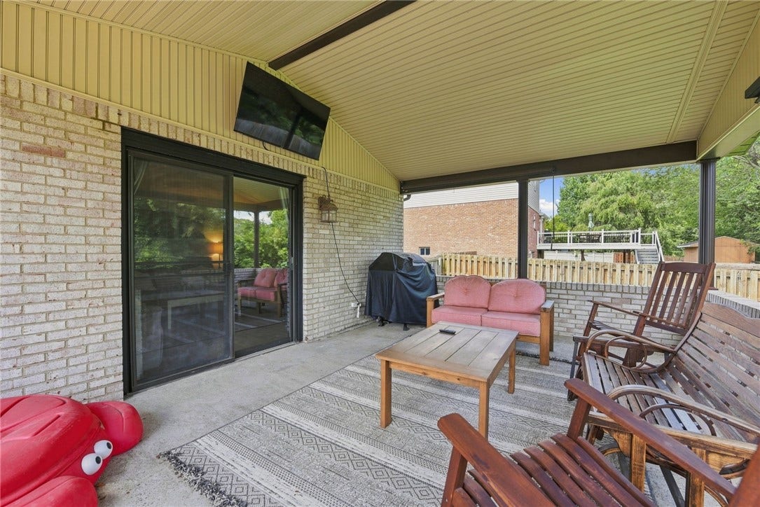 10322 Roseway Blvd, North Huntingdon, PA 15642