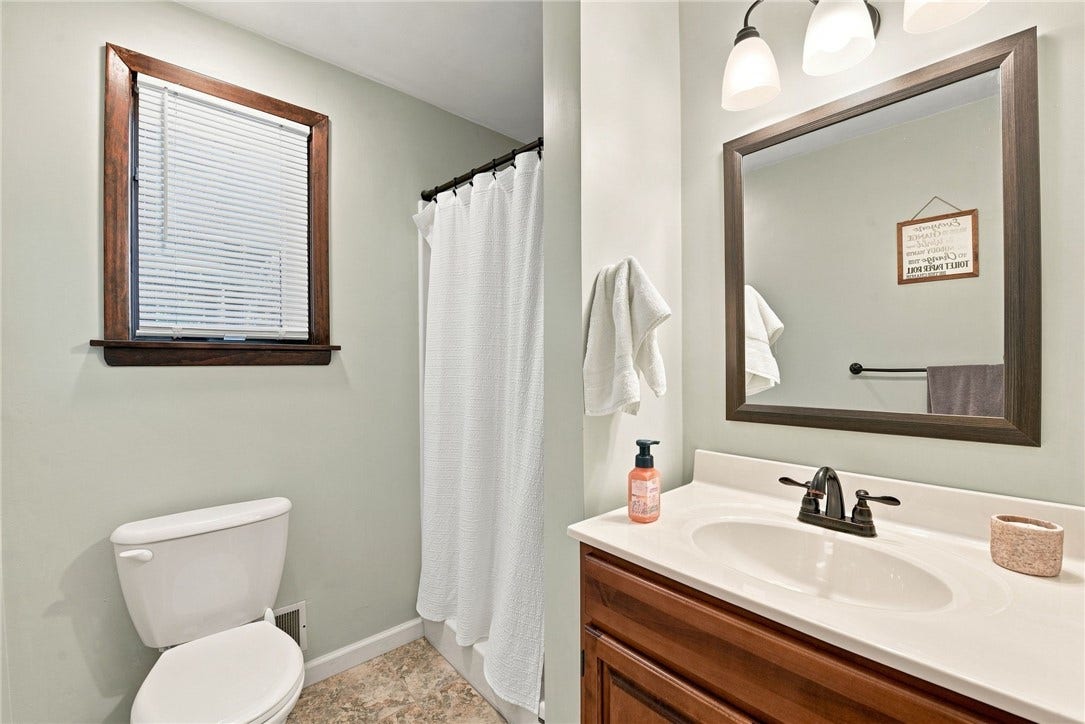10322 Roseway Blvd, North Huntingdon, PA 15642
