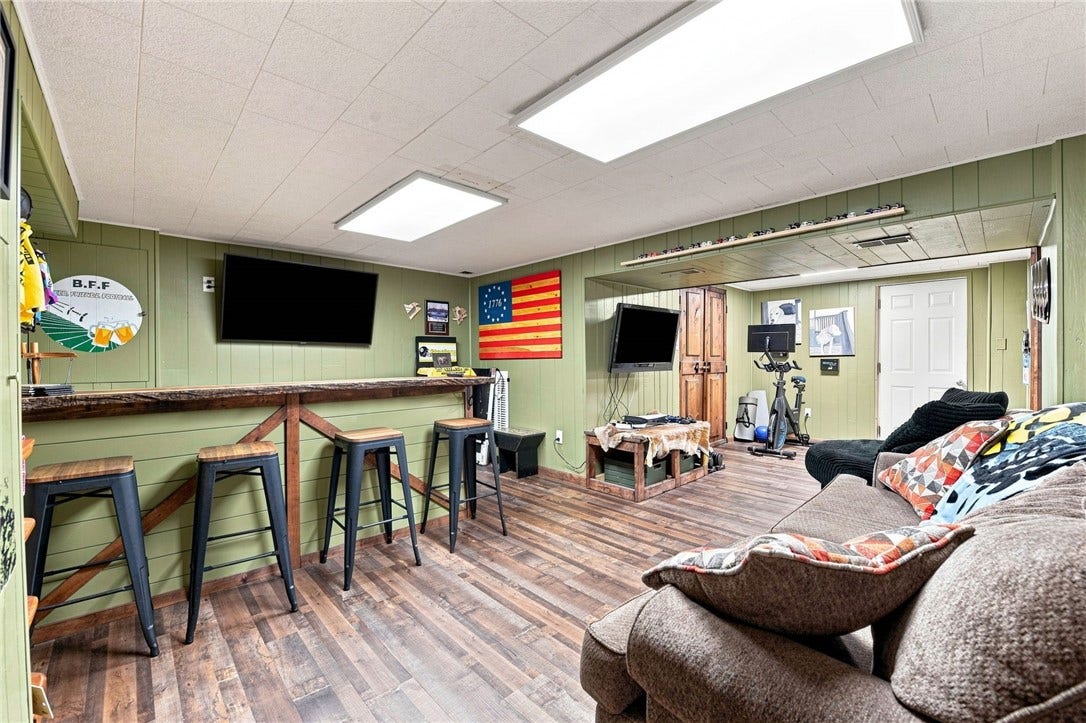 10322 Roseway Blvd, North Huntingdon, PA 15642