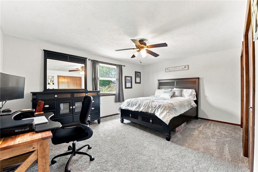 10322 Roseway Blvd, North Huntingdon, PA 15642