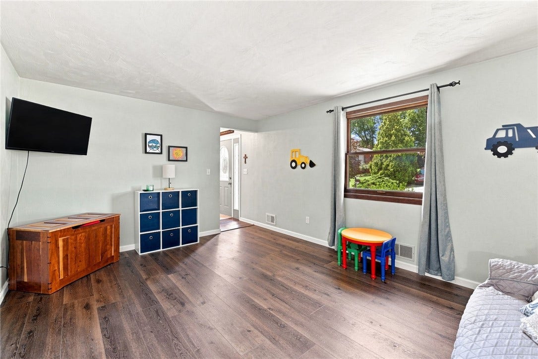 10322 Roseway Blvd, North Huntingdon, PA 15642