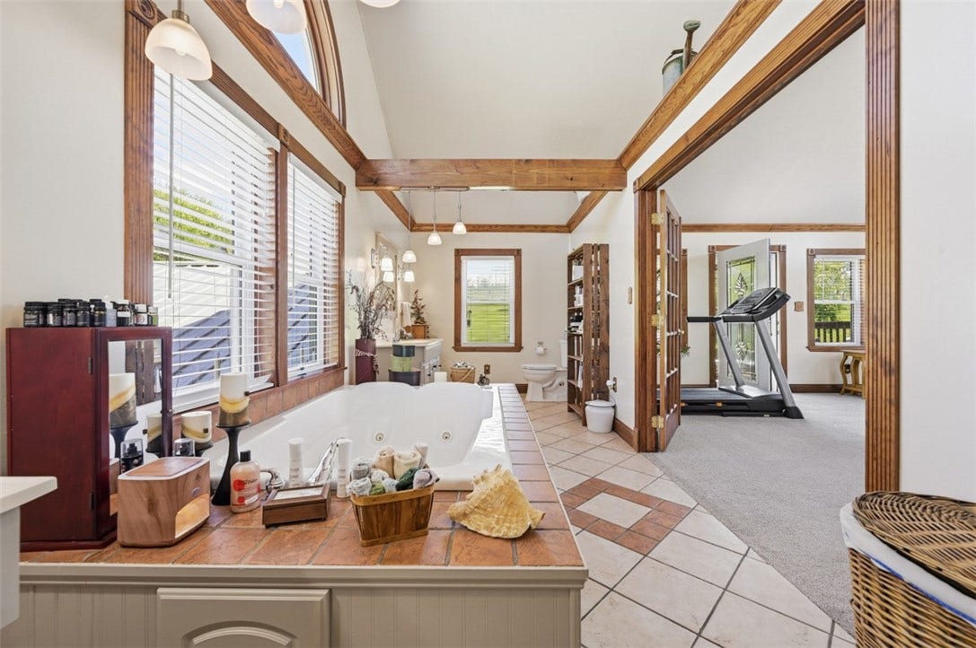 2976 Henderson Road, Washington, PA 15301