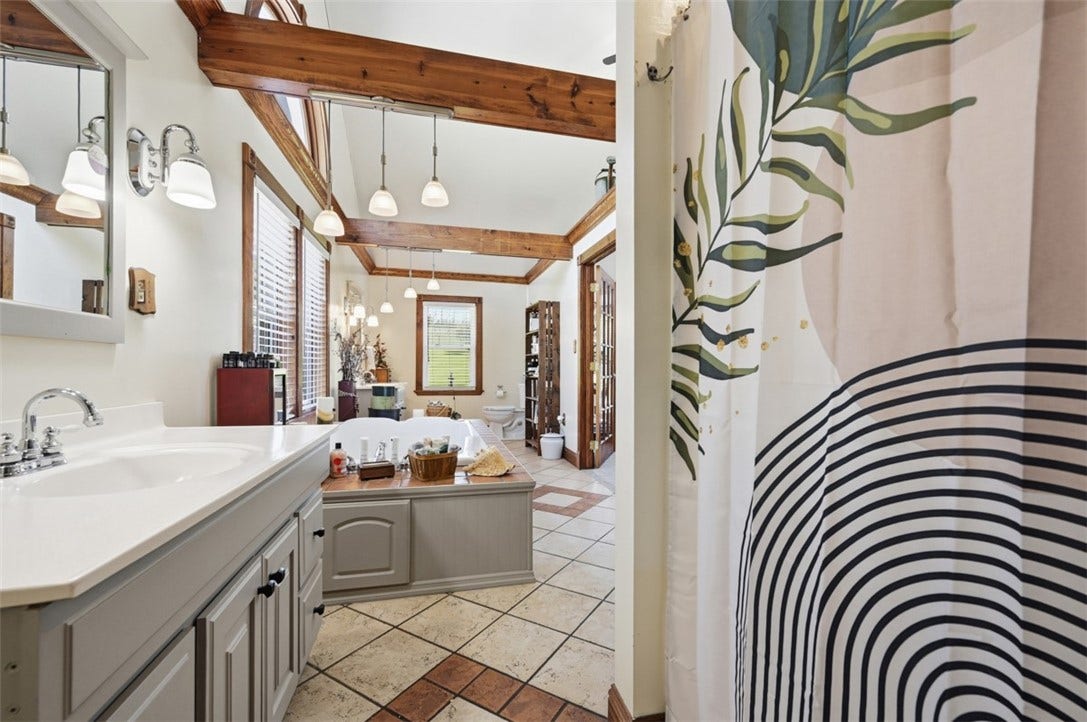 2976 Henderson Road, Washington, PA 15301