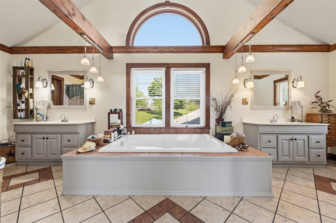 2976 Henderson Road, Washington, PA 15301
