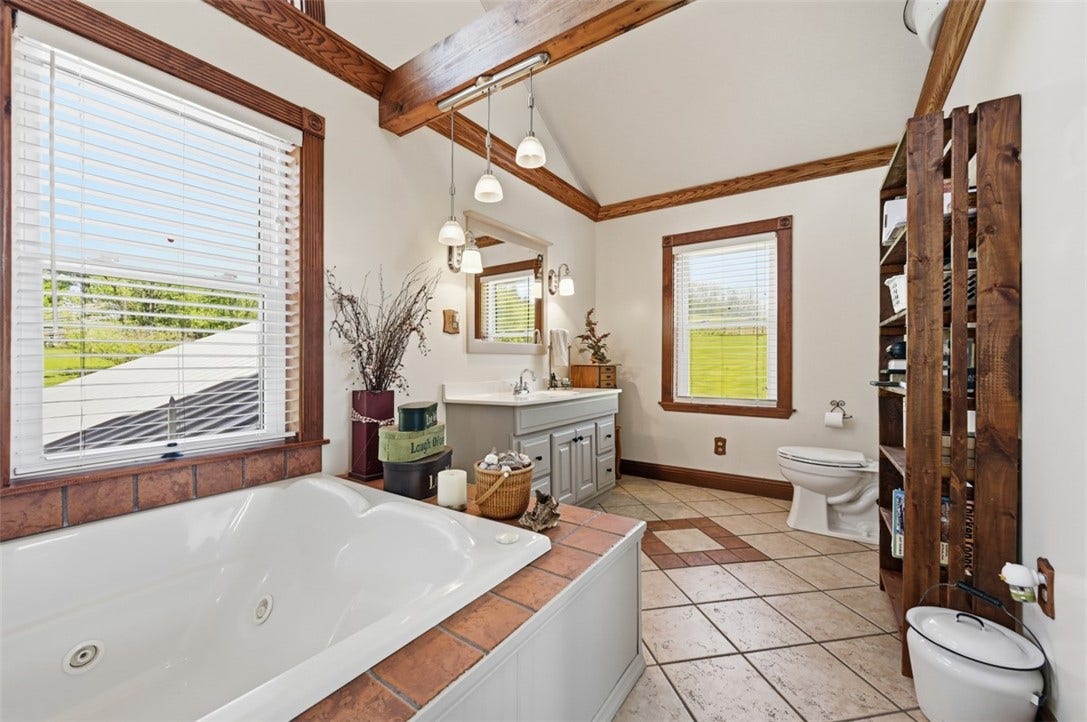 2976 Henderson Road, Washington, PA 15301