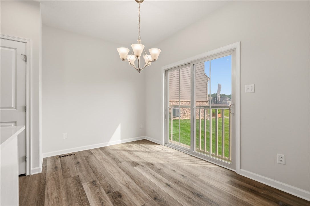 3001 Kapalua Ln, Jeannette, PA 15644