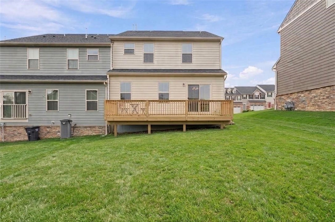3001 Kapalua Ln, Jeannette, PA 15644