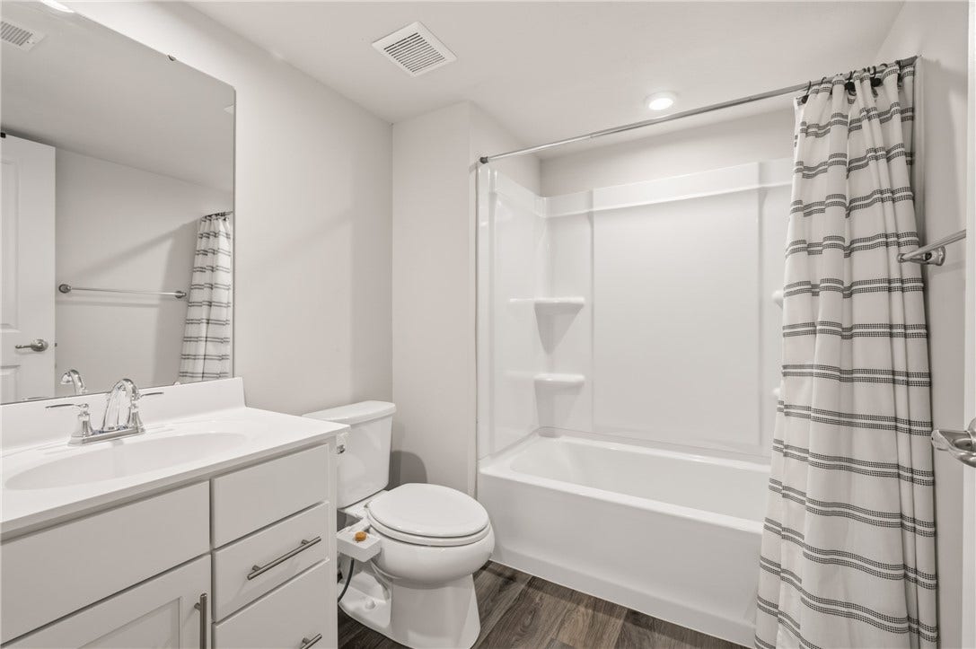 3001 Kapalua Ln, Jeannette, PA 15644