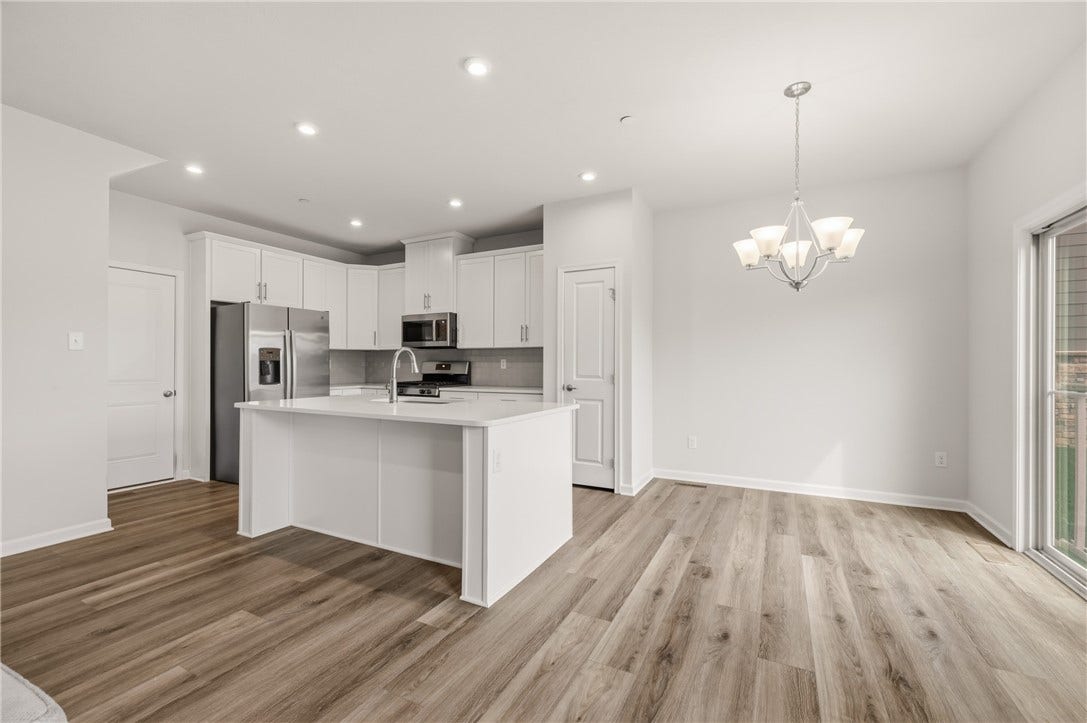 3001 Kapalua Ln, Jeannette, PA 15644