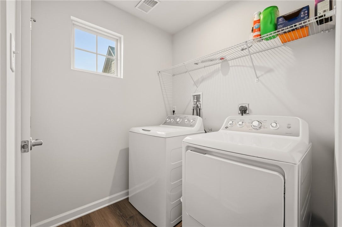 3001 Kapalua Ln, Jeannette, PA 15644