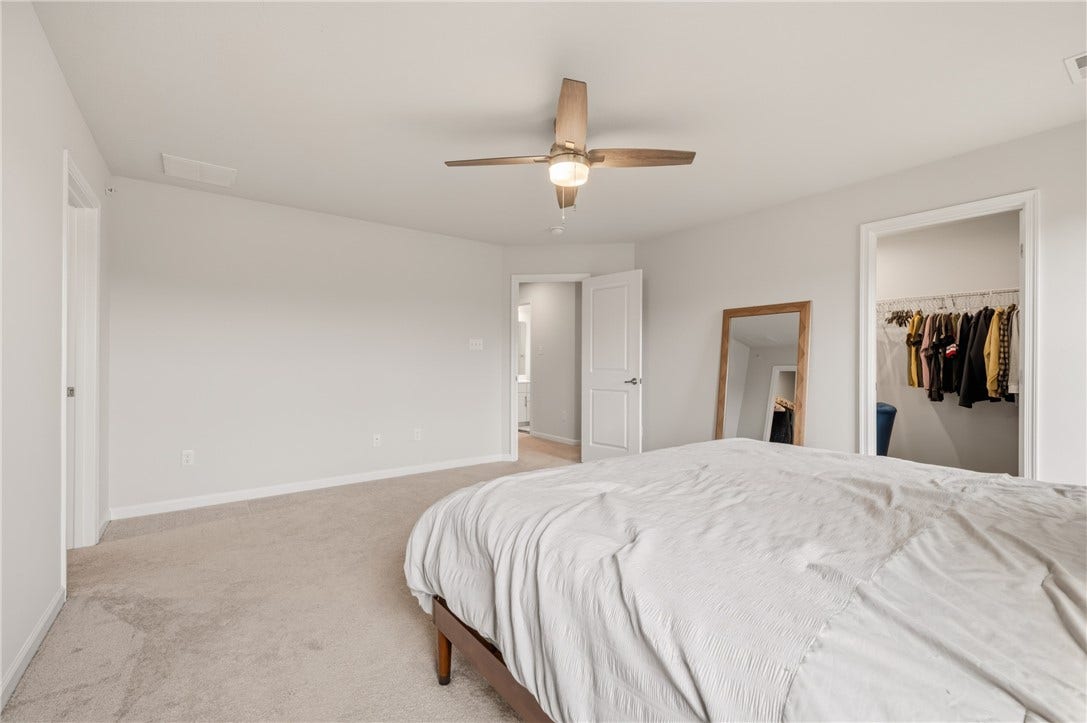 3001 Kapalua Ln, Jeannette, PA 15644