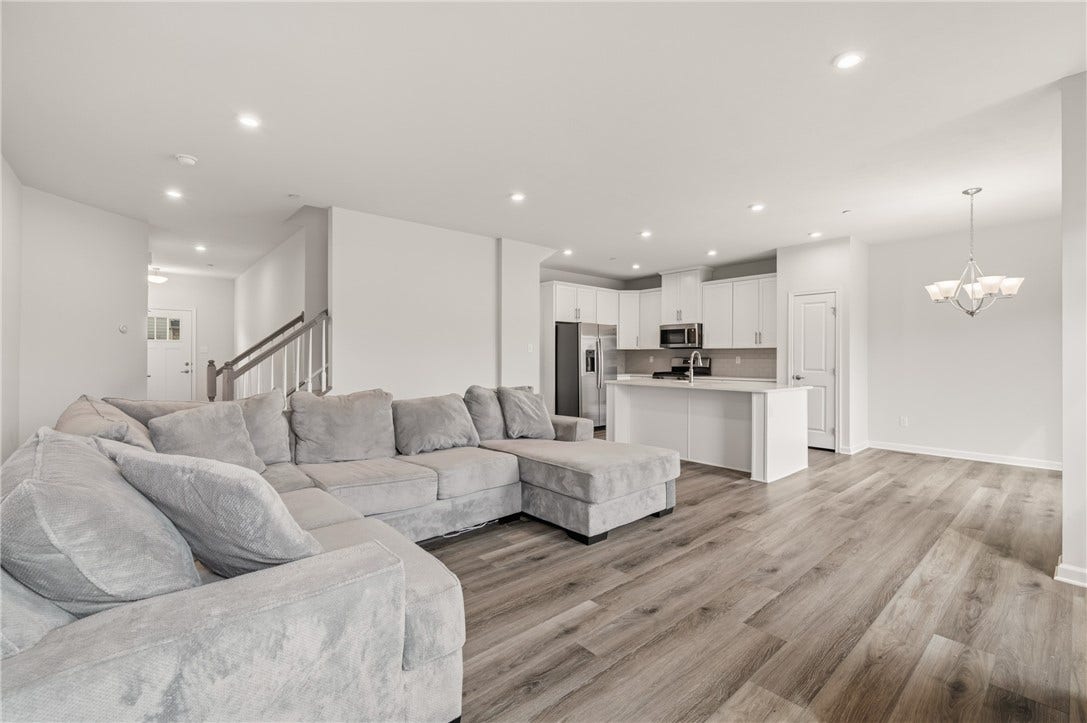 3001 Kapalua Ln, Jeannette, PA 15644