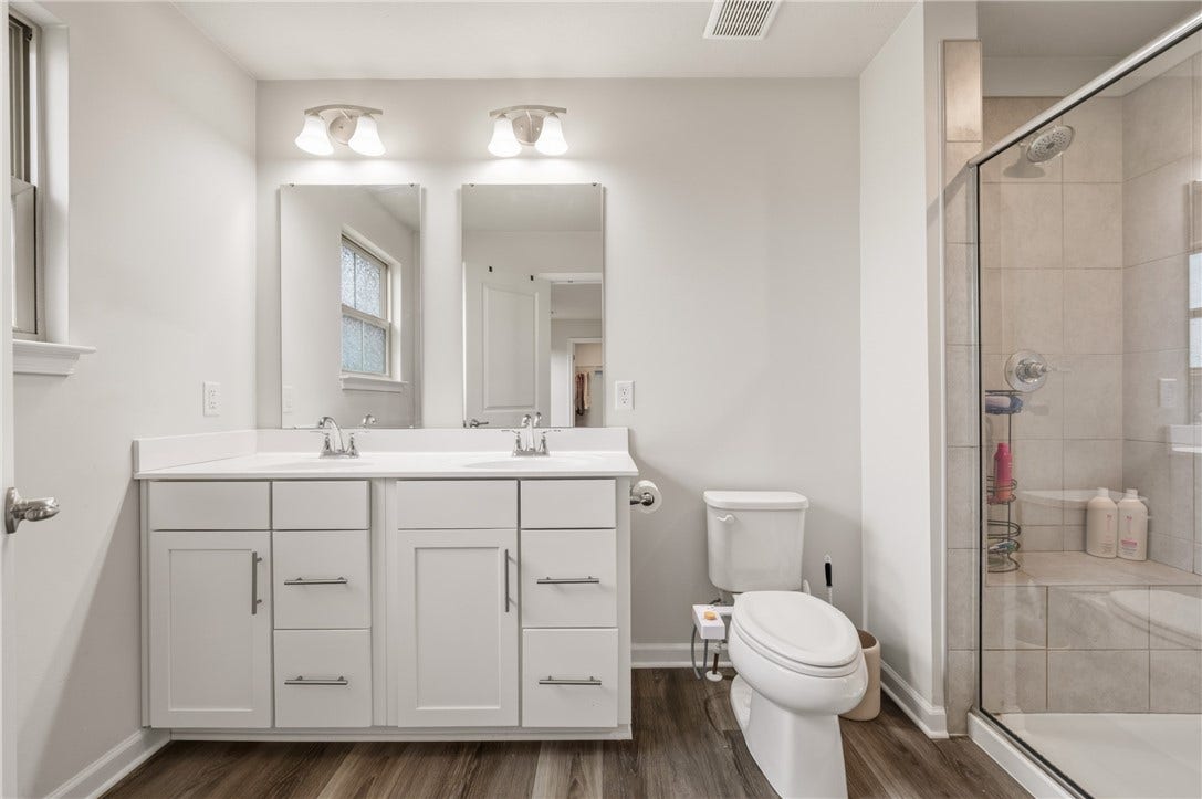3001 Kapalua Ln, Jeannette, PA 15644