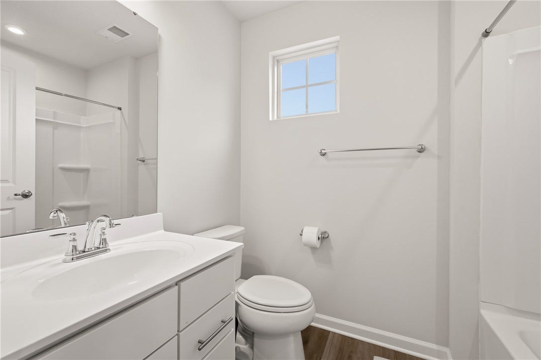 3001 Kapalua Ln, Jeannette, PA 15644