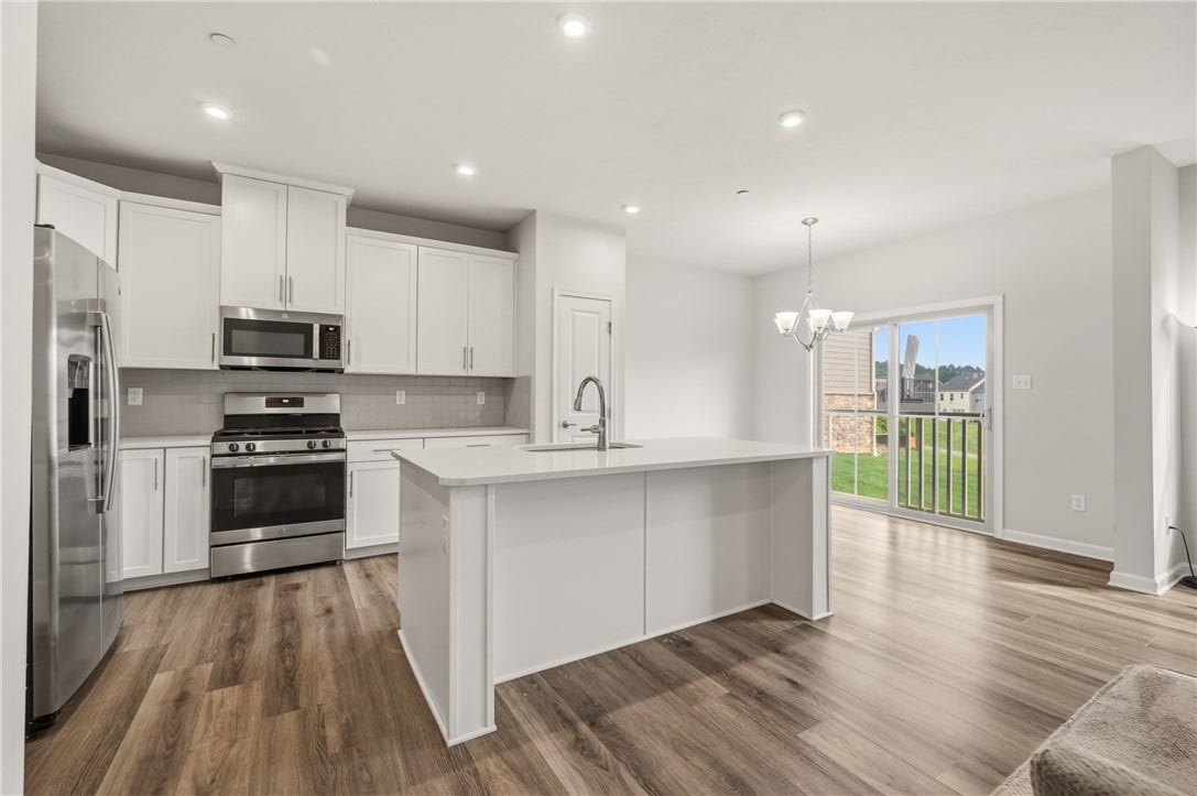 3001 Kapalua Ln, Jeannette, PA 15644
