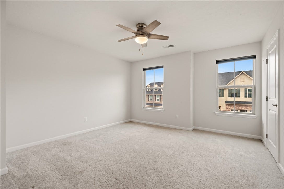 3001 Kapalua Ln, Jeannette, PA 15644