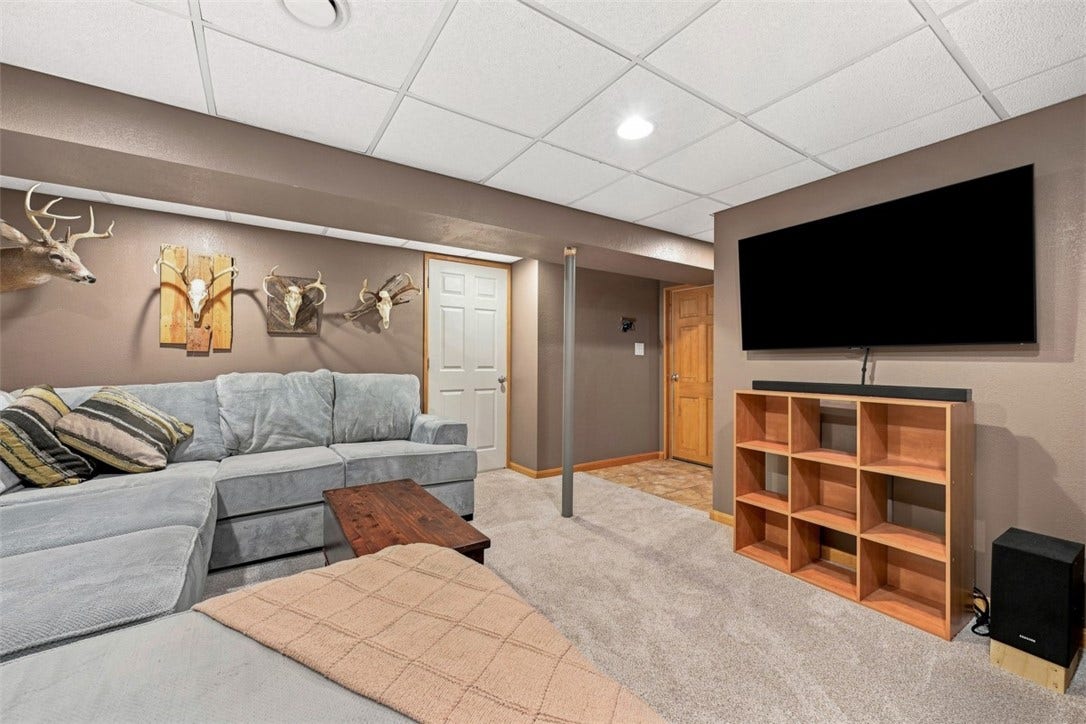 1011 Maryland Ave, Jeannette, PA 15644